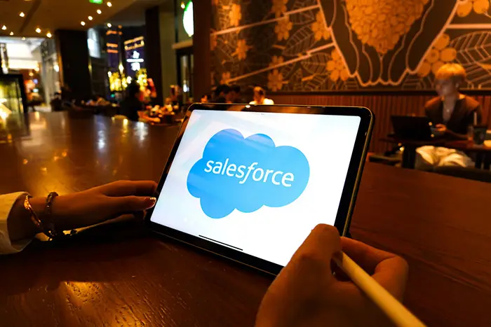 Salesforce annonce quatre acquisitions dans l’IA pour plus de 2G$US
